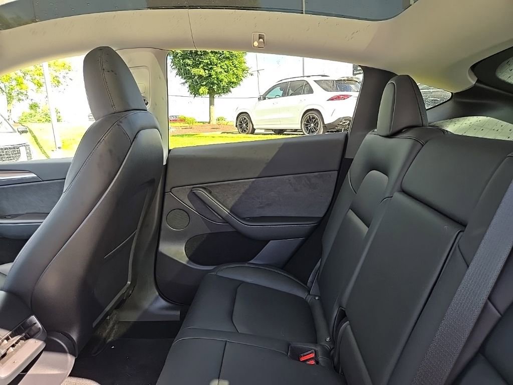 Used 2023 Tesla Model Y Long Range AWD/4WD image 30