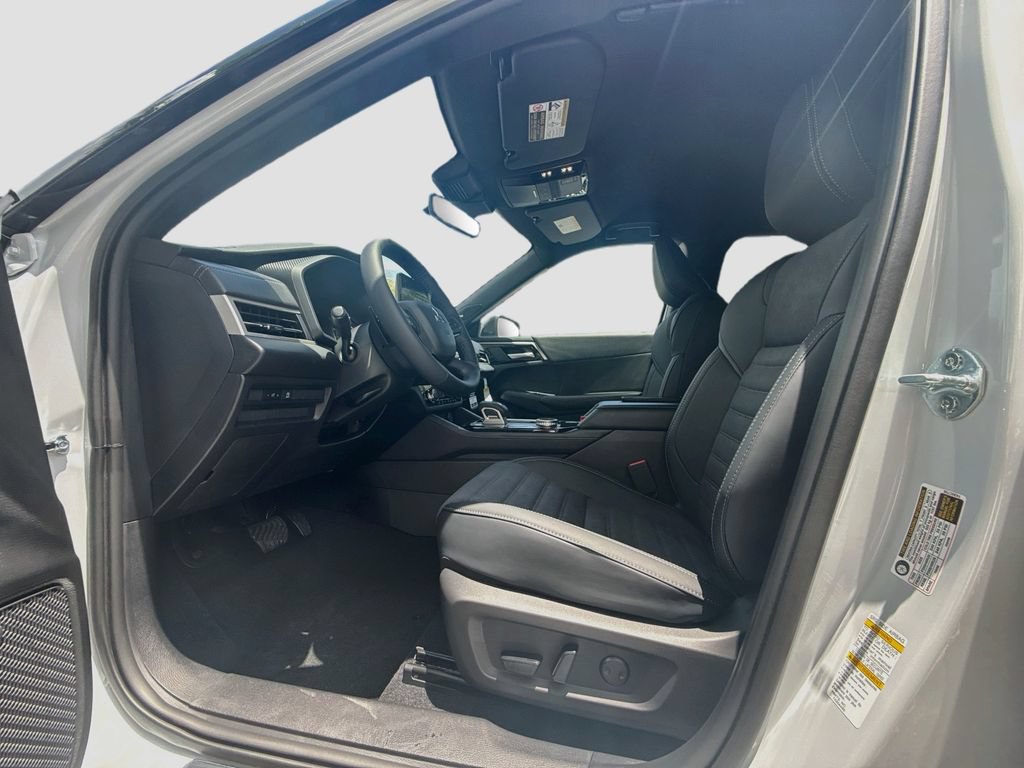 New 2026 Mitsubishi Outlander LE FWD image 22