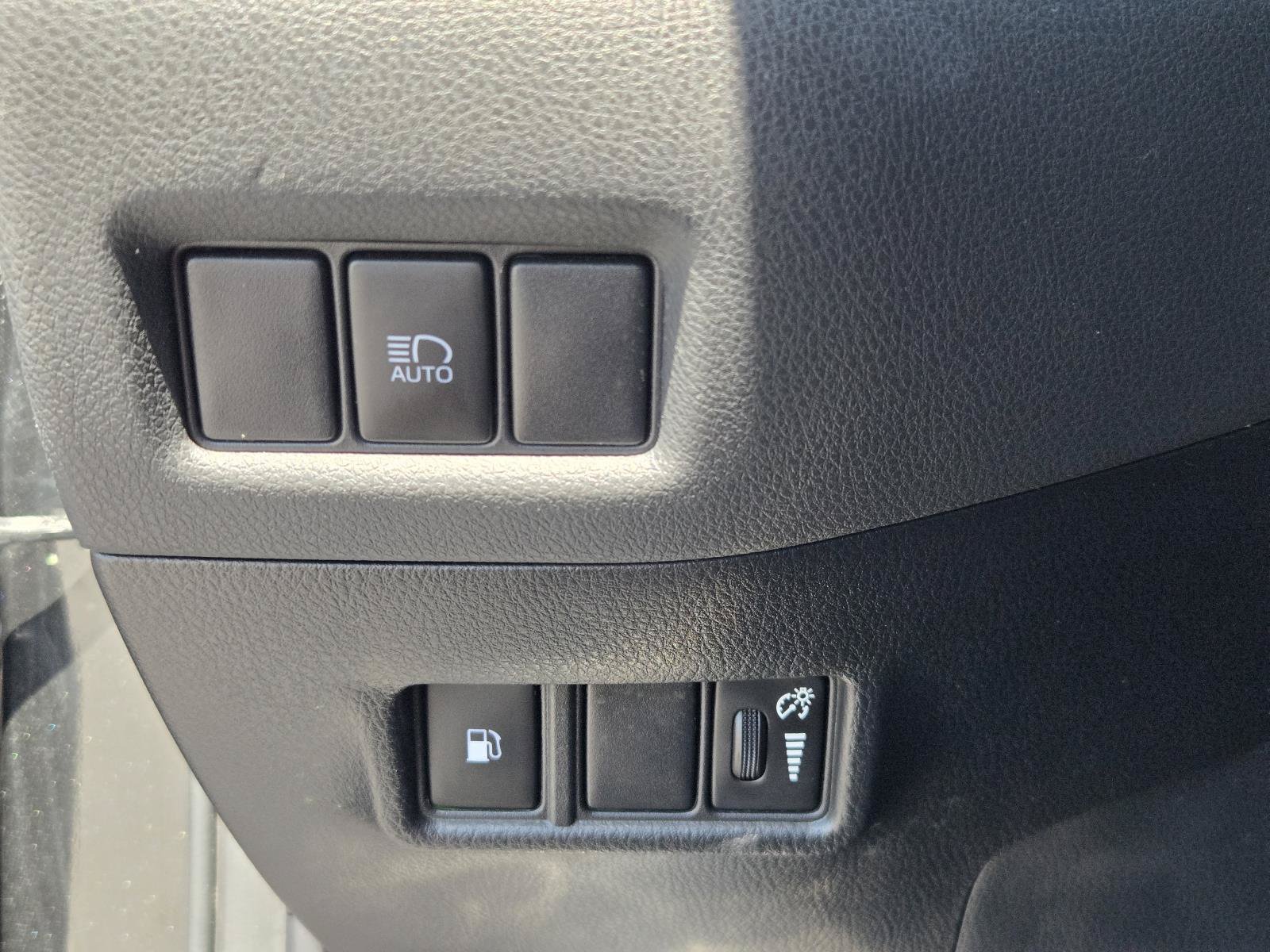 Used 2021 Toyota C-HR LE FWD image 19