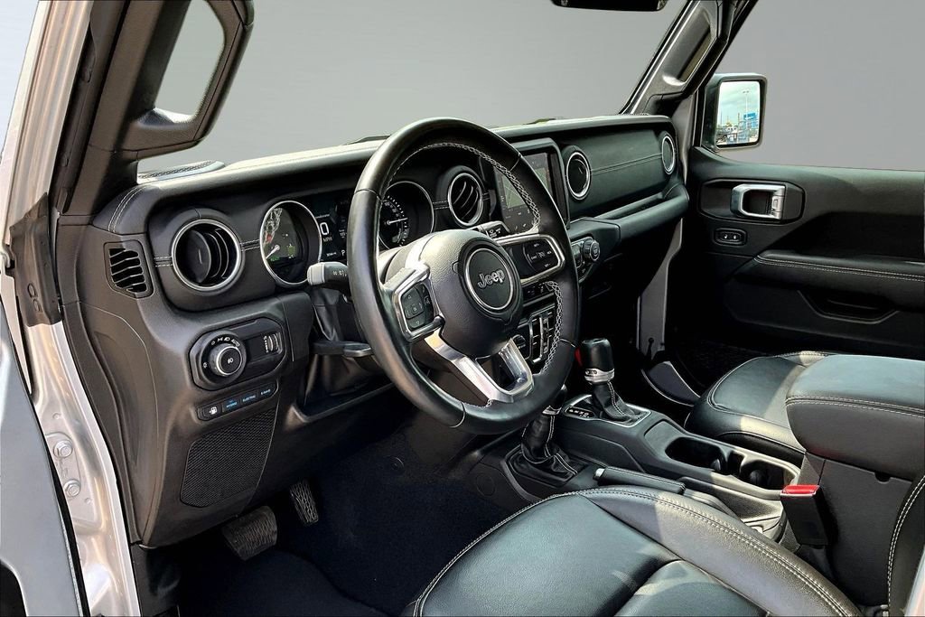 Used 2023 Jeep Wrangler Unlimited Sahara w/ Cold Weather Group AWD/4WD image 17