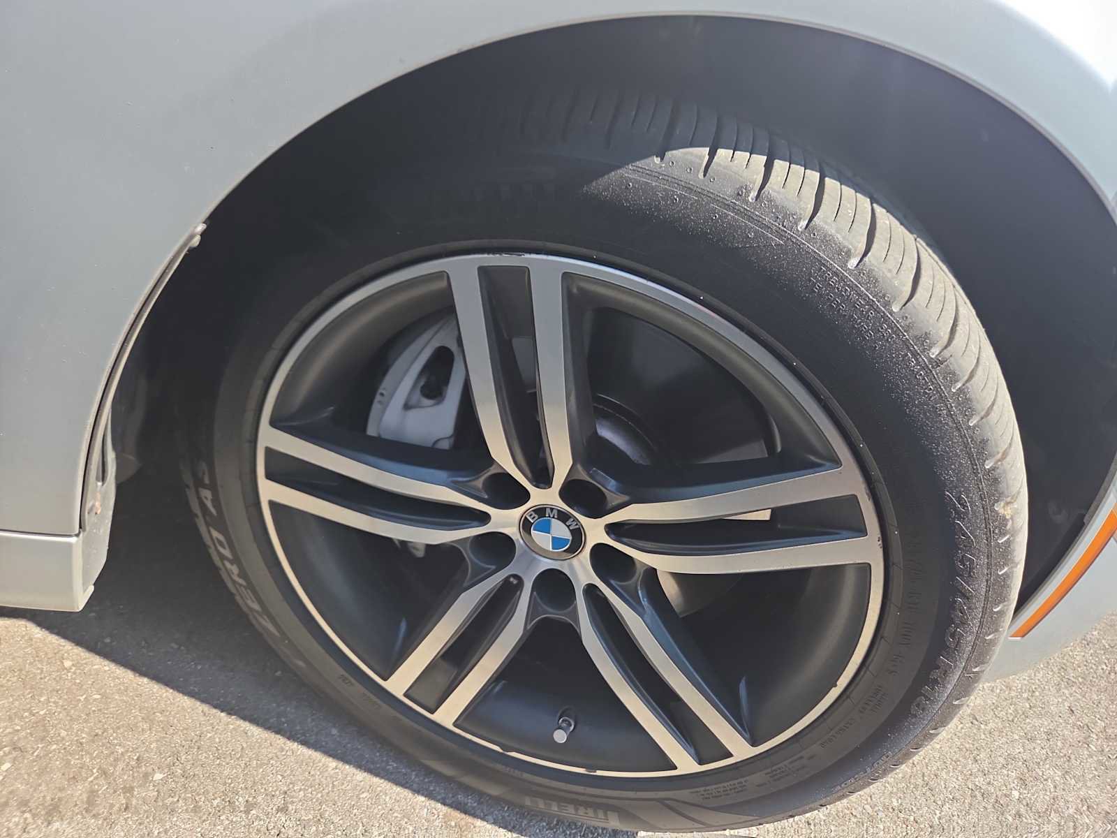 Used 2021 BMW 540i xDrive w/ Premium Package AWD/4WD image 2