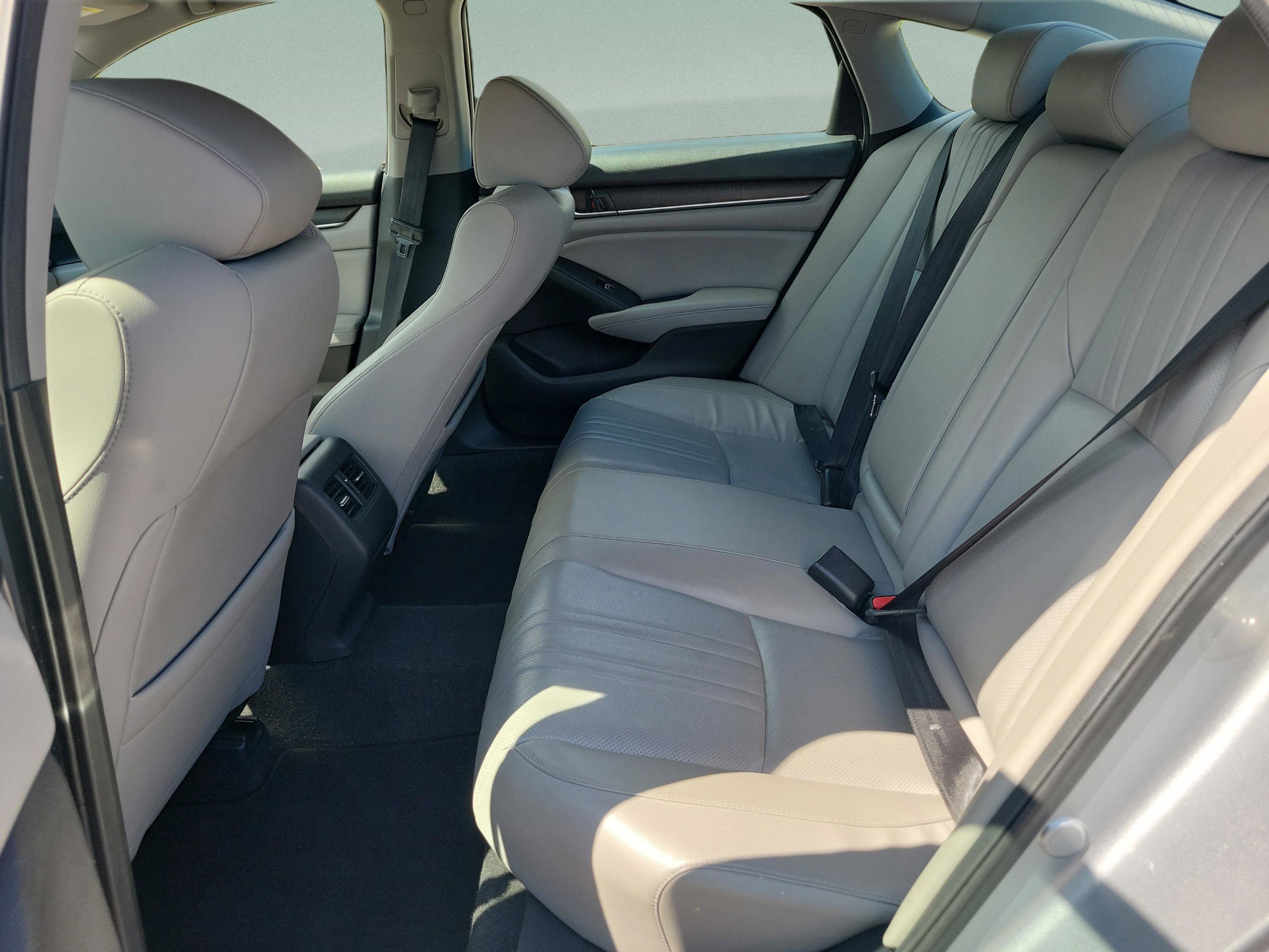 Used 2018 Honda Accord EX-L image 9