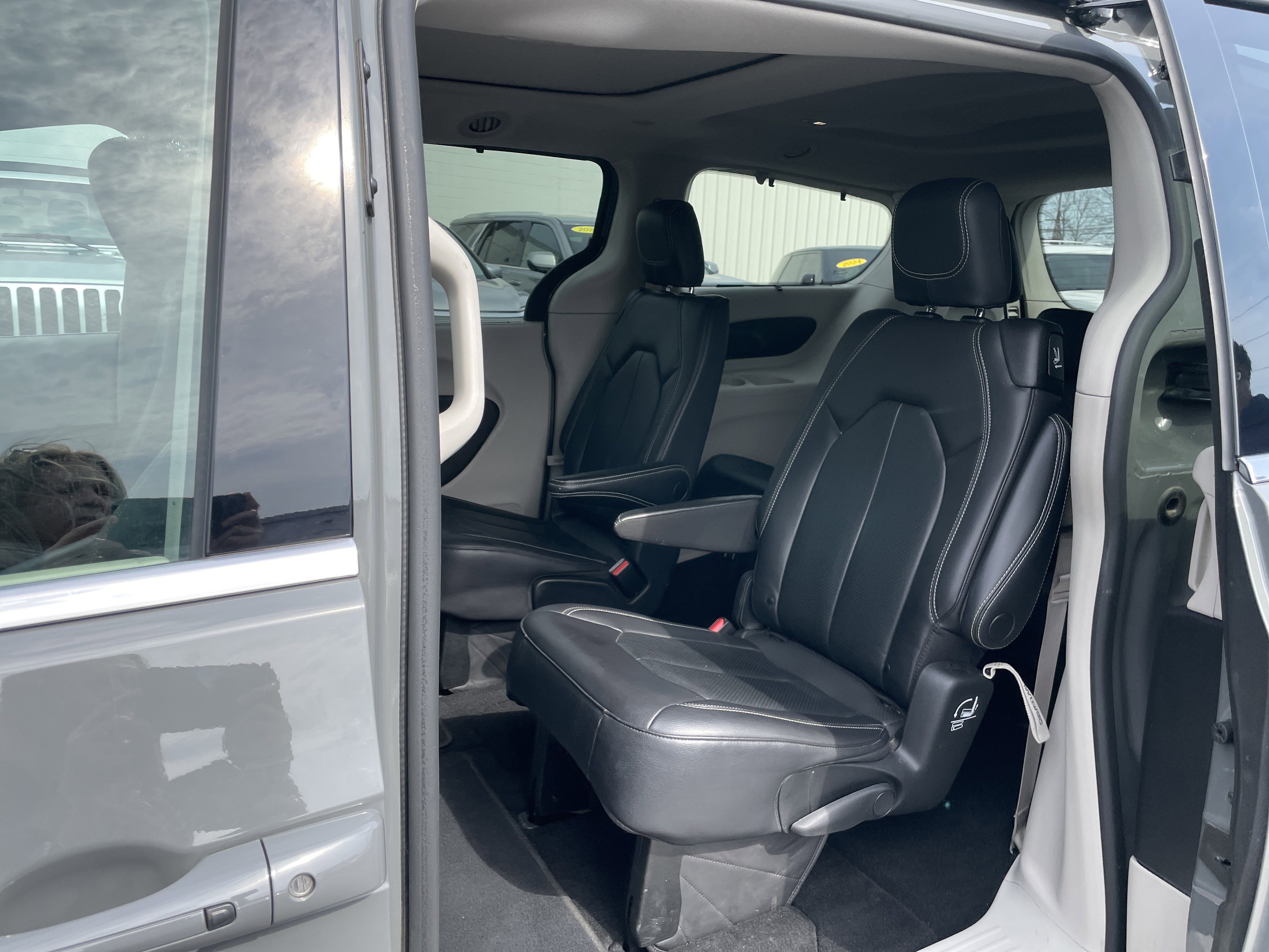 Used 2022 Chrysler Pacifica Touring-L image 23