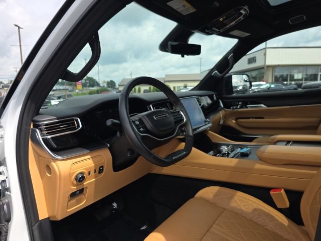 Used 2025 Jeep Grand Wagoneer Series III w/ Rear Seat Video Group 1 AWD/4WD image 14