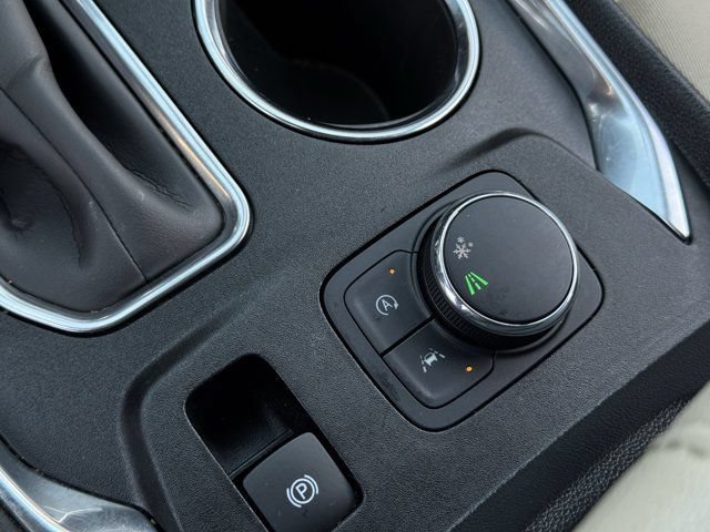 Used 2023 Chevrolet Traverse LS FWD image 22