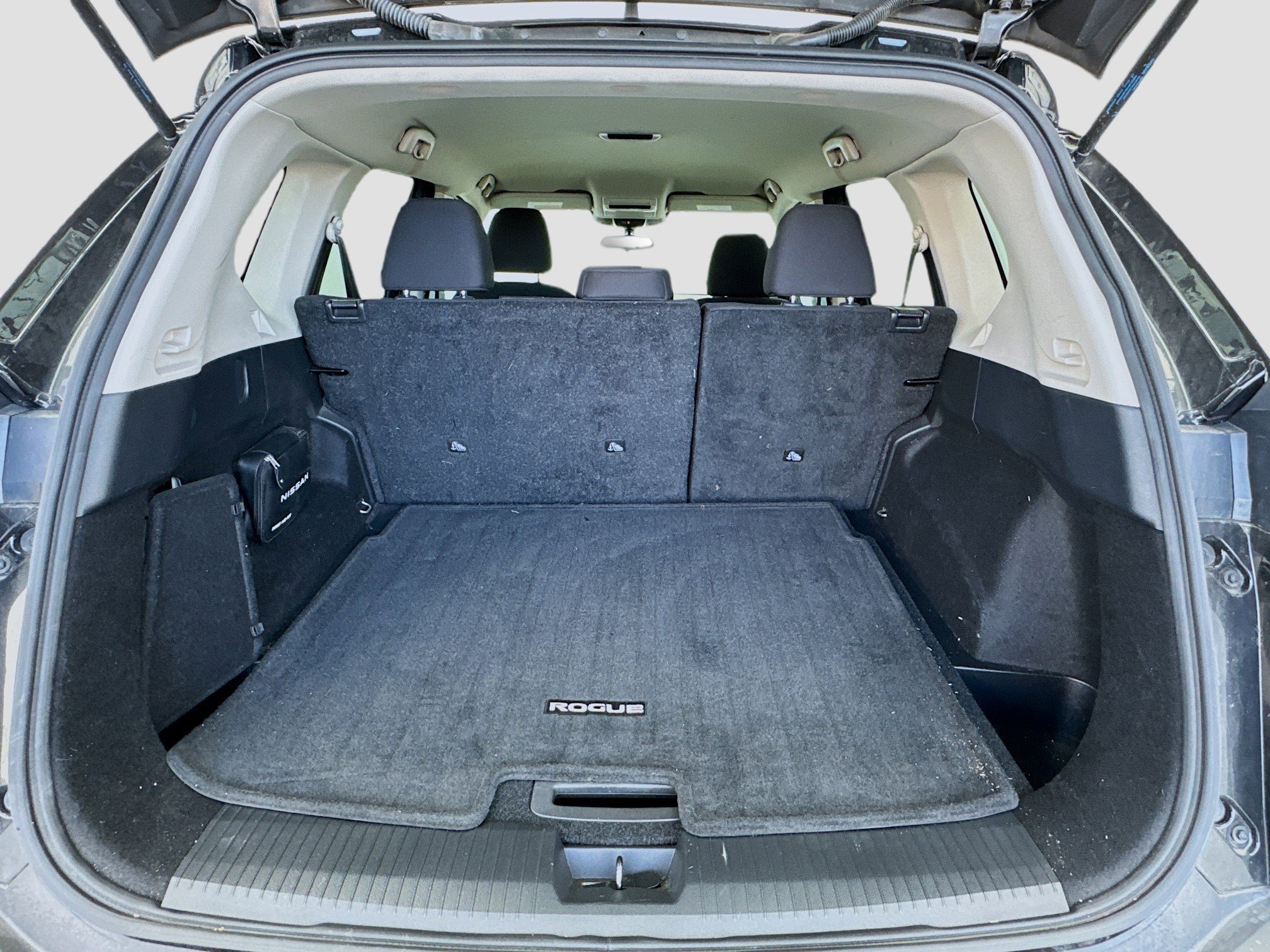 Used 2023 Nissan Rogue S image 17