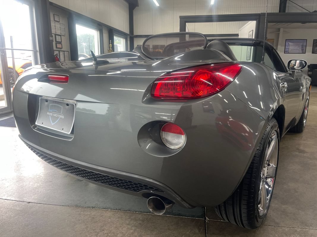 Used 2007 Pontiac Solstice Convertible w/ Premium Package RWD image 13