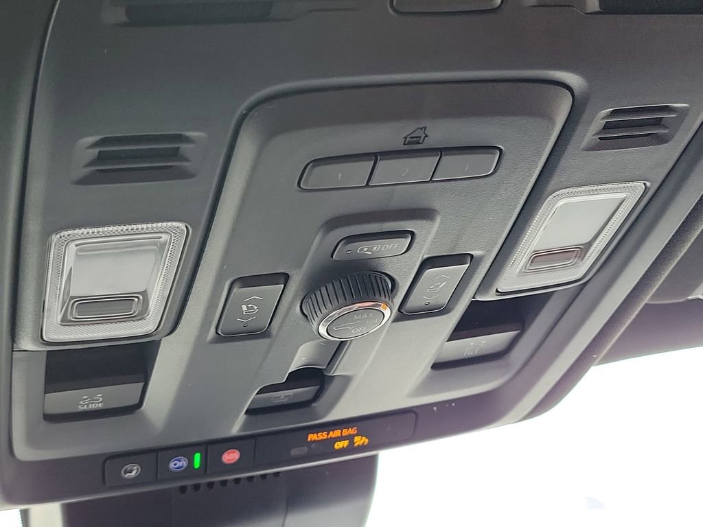 Used 2024 GMC Yukon Denali Ultimate image 23