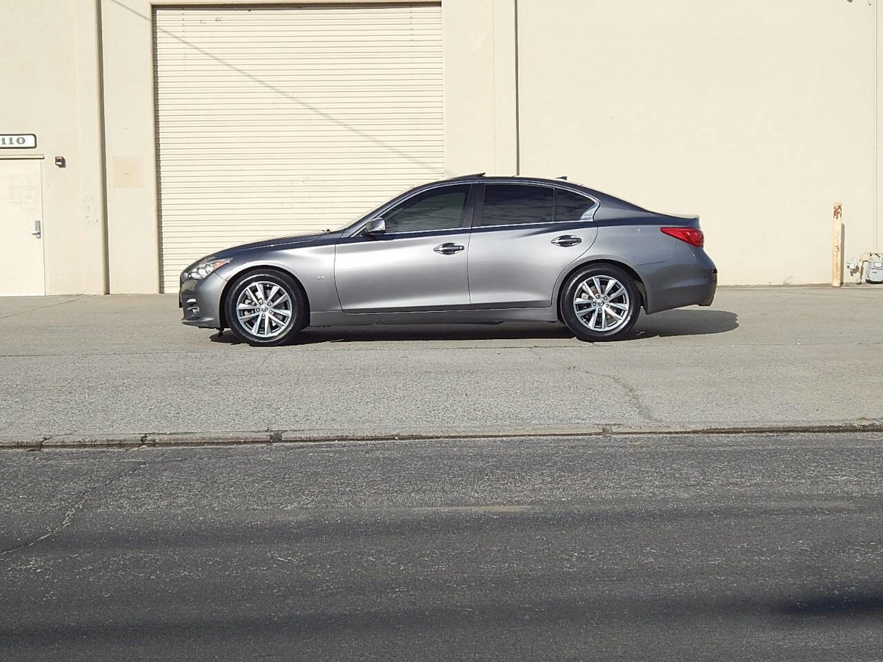 Used 2015 INFINITI Q50 Premium w/ Navigation Package RWD image 2