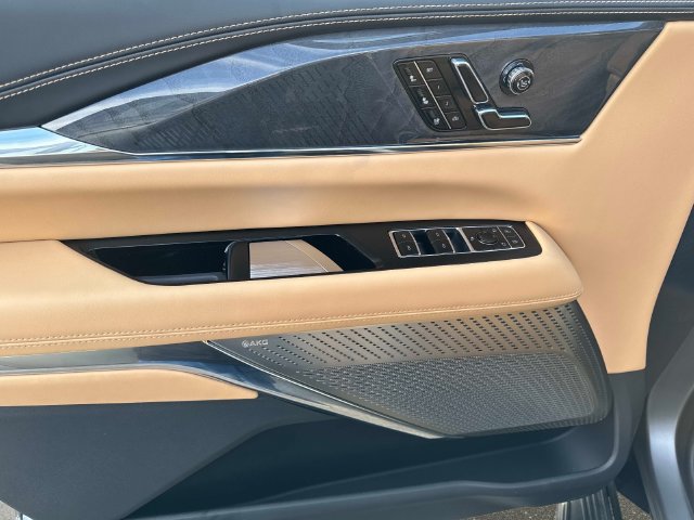 New 2026 Cadillac Escalade IQL Sport 2 w/ LPO, ONYX Package AWD/4WD image 18
