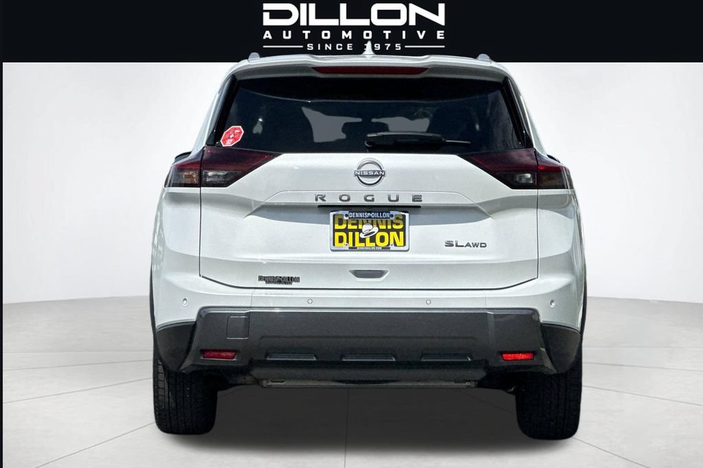 Used 2026 Nissan Rogue SL AWD/4WD image 5