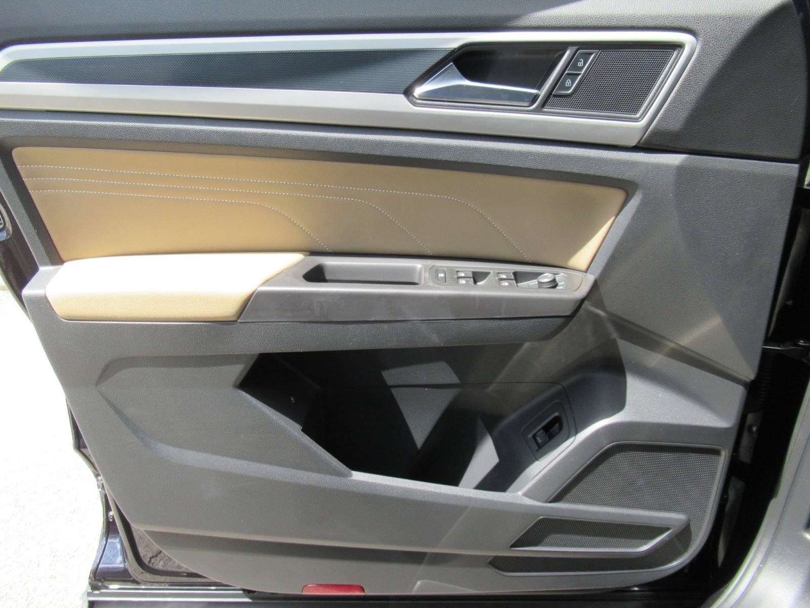 Used 2022 Volkswagen Atlas Cross Sport SE FWD image 19