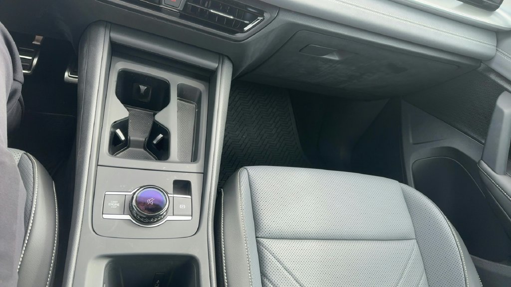Certified 2026 Volkswagen Tiguan SE R-Line FWD image 7