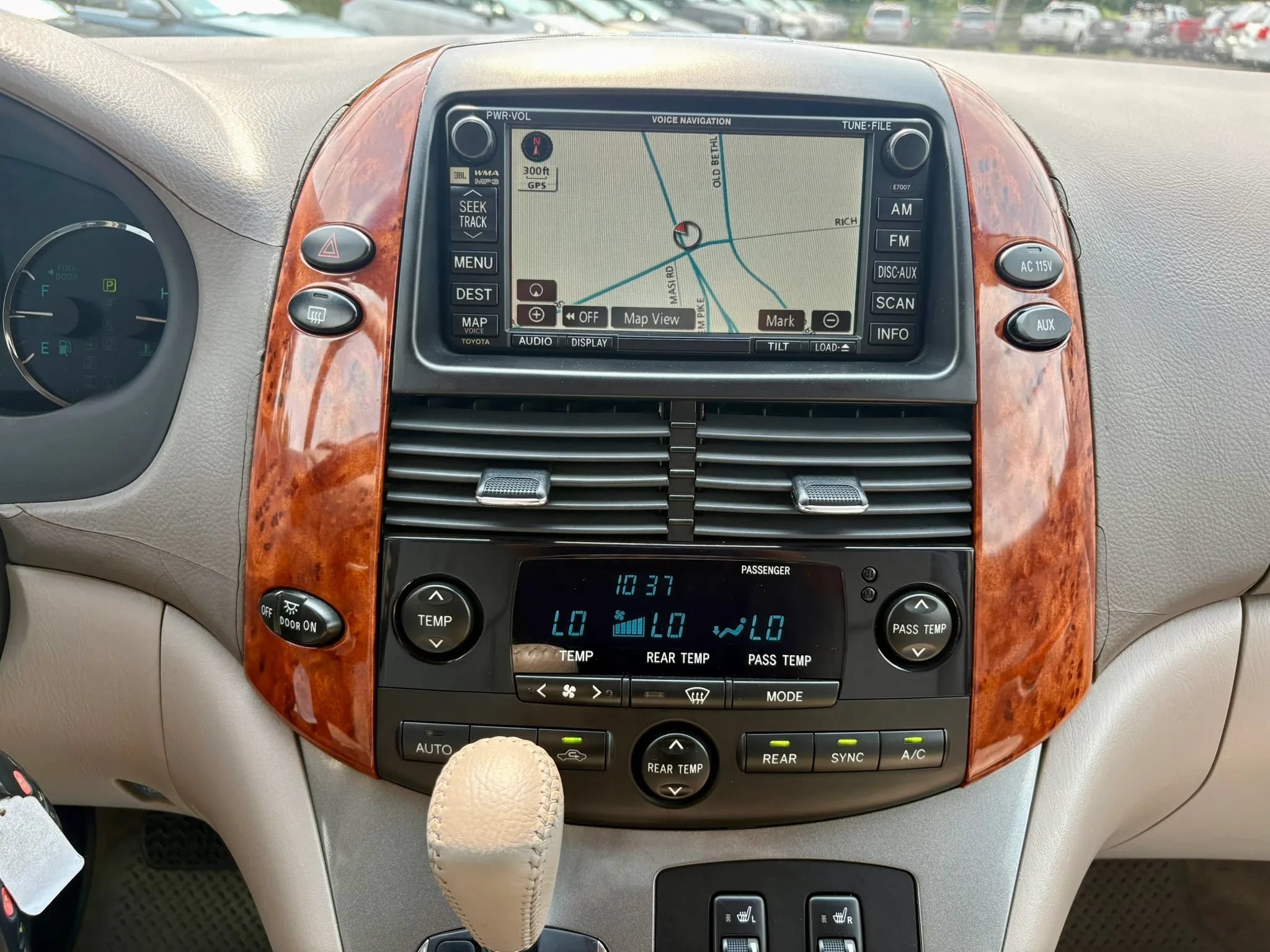 Used 2006 Toyota Sienna XLE w/ XLE Pkg 8 FWD image 32