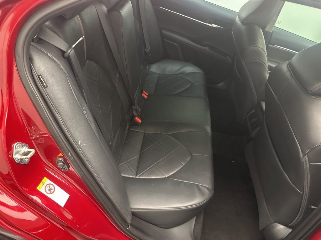 Used 2018 Toyota Camry XLE image 11