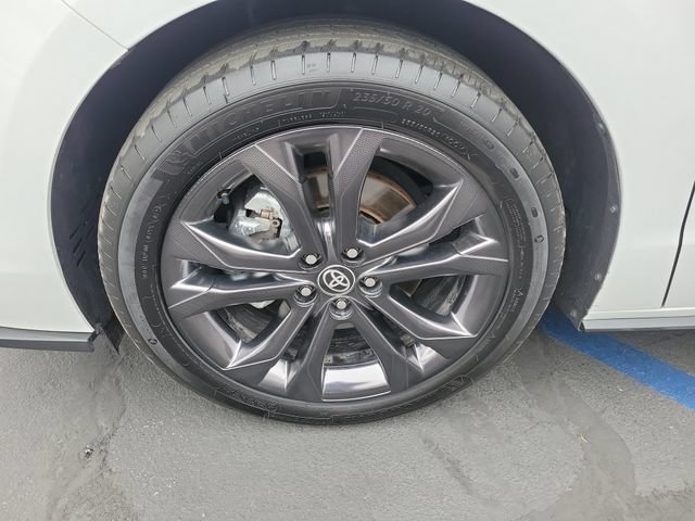 Used 2025 Toyota Sienna XSE FWD image 33