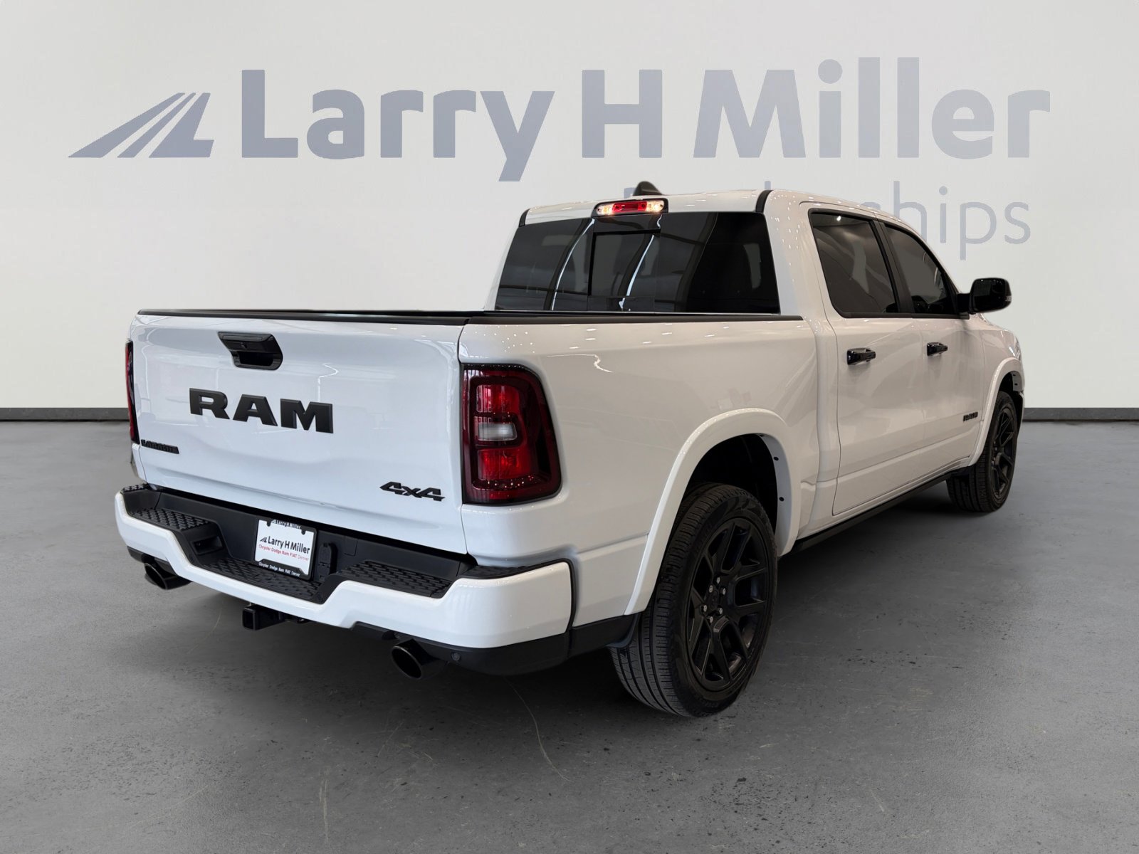 Used 2025 RAM 1500 Laramie w/ Night Edition AWD/4WD image 5