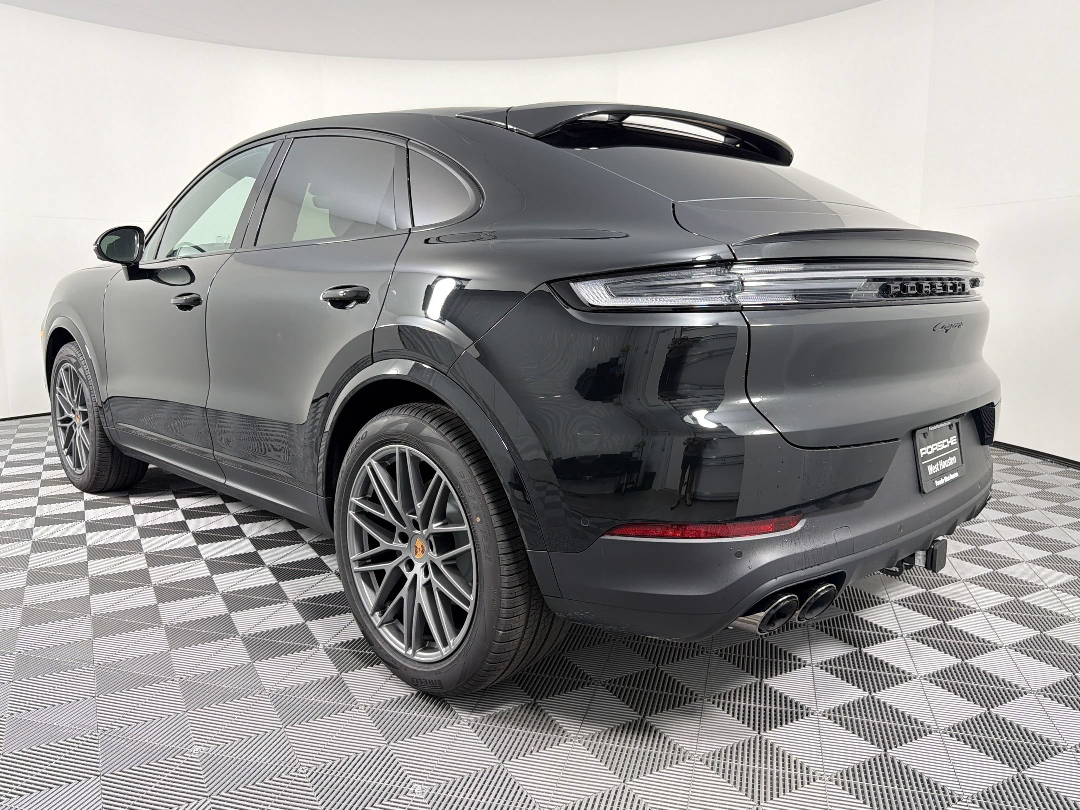 Certified 2026 Porsche Cayenne Coupe AWD/4WD image 3