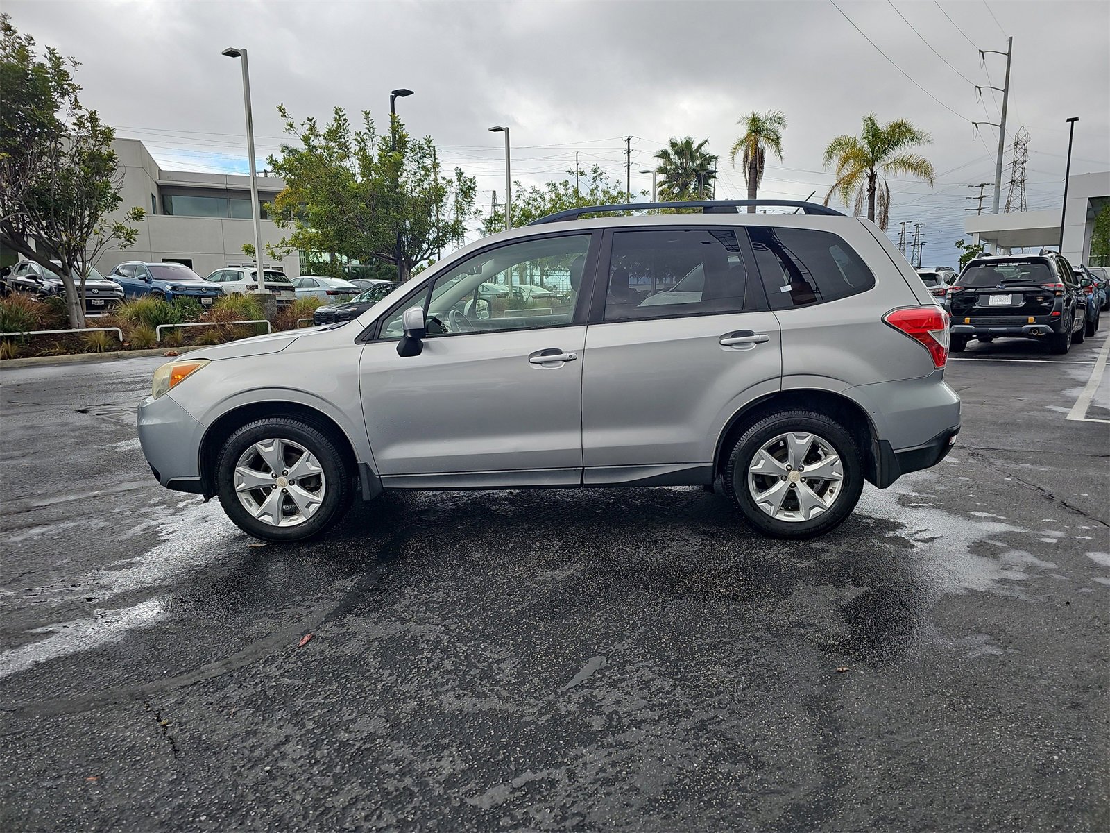 Used 2014 Subaru Forester 2.5i Premium w/ All-Weather Package image 4