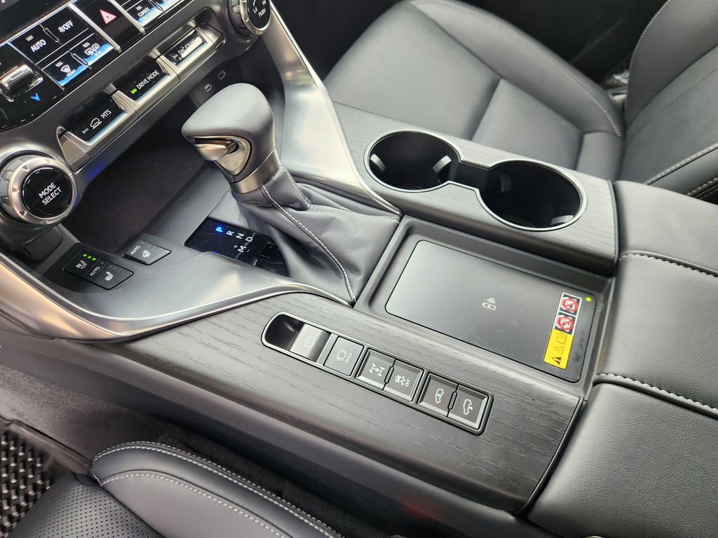 Used 2025 Lexus LX 600 4WD w/ Luxury Package image 21