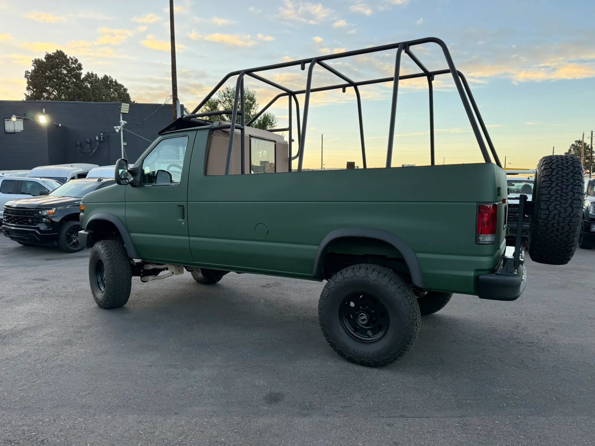 Used 2006 Ford E-250 and Econoline 250 RWD image 2
