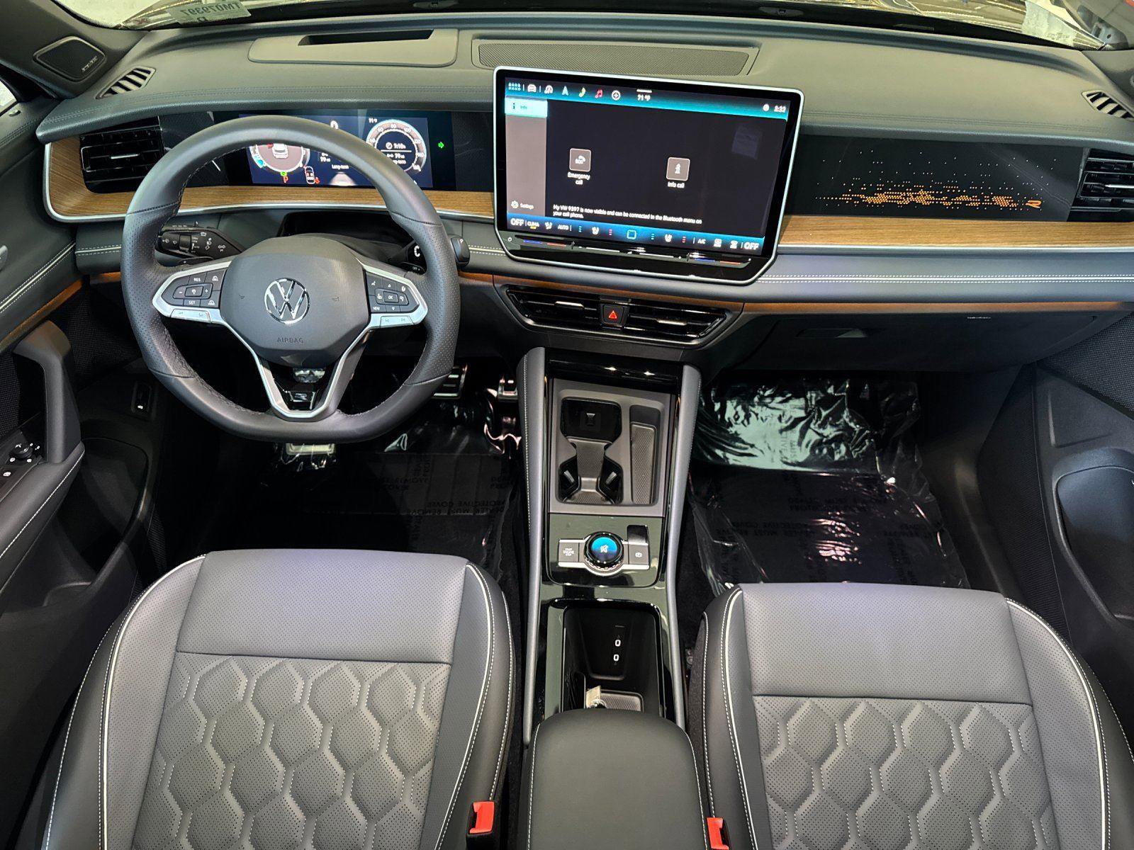 New 2026 Volkswagen Tiguan SEL R-Line AWD/4WD image 12