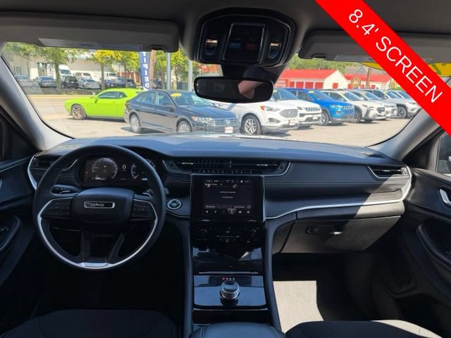 Used 2023 Jeep Grand Cherokee Laredo w/ Luxury Tech Group I AWD/4WD image 3
