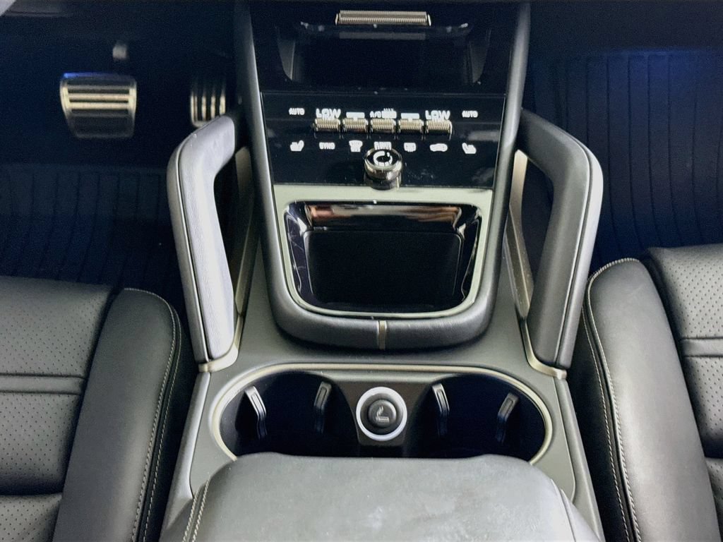 Certified 2025 Porsche Cayenne Turbo AWD/4WD image 16