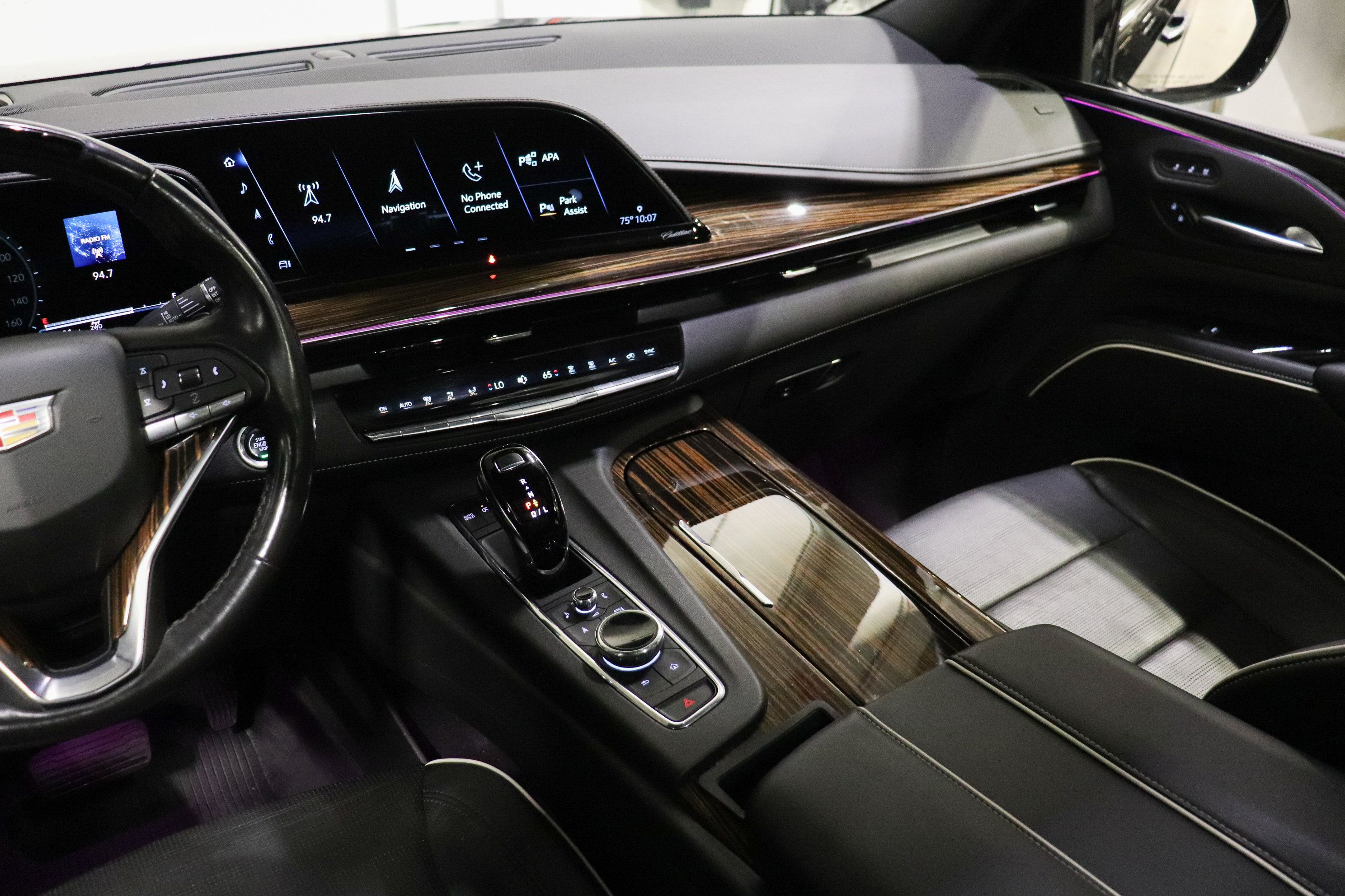 Used 2023 Cadillac Escalade ESV Premium Luxury w/ Performance Package AWD/4WD image 24