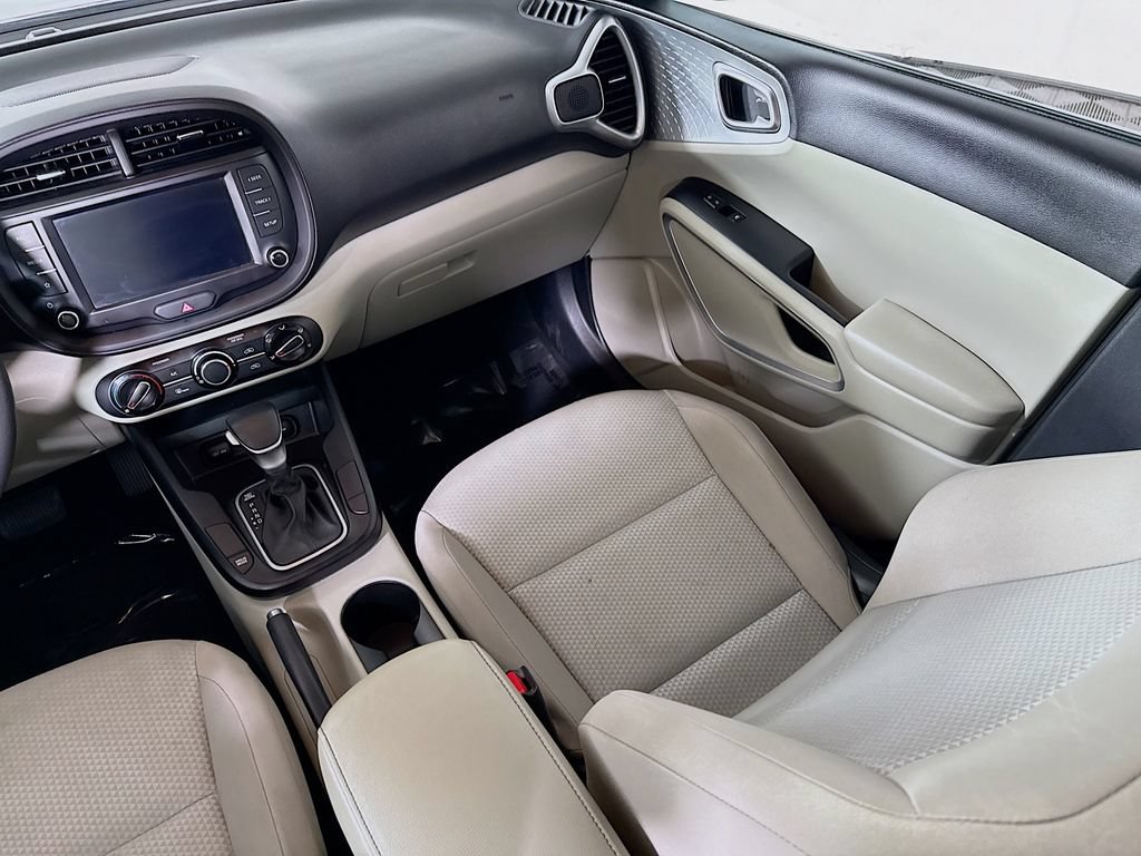 Used 2023 Kia Soul LX w/ LX Technology Package FWD image 24
