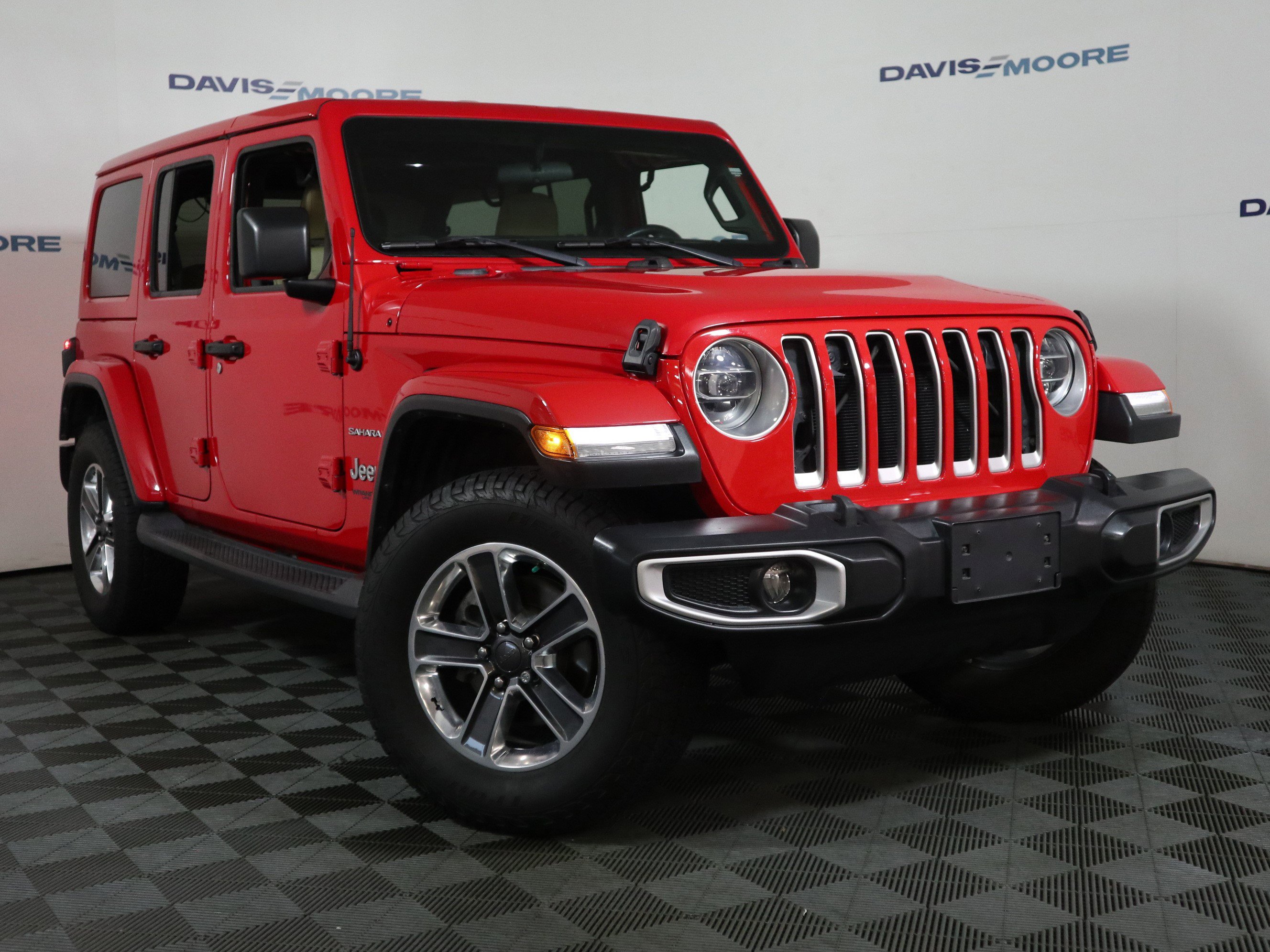 Used 2018 Jeep Wrangler Unlimited Sahara AWD/4WD image 2