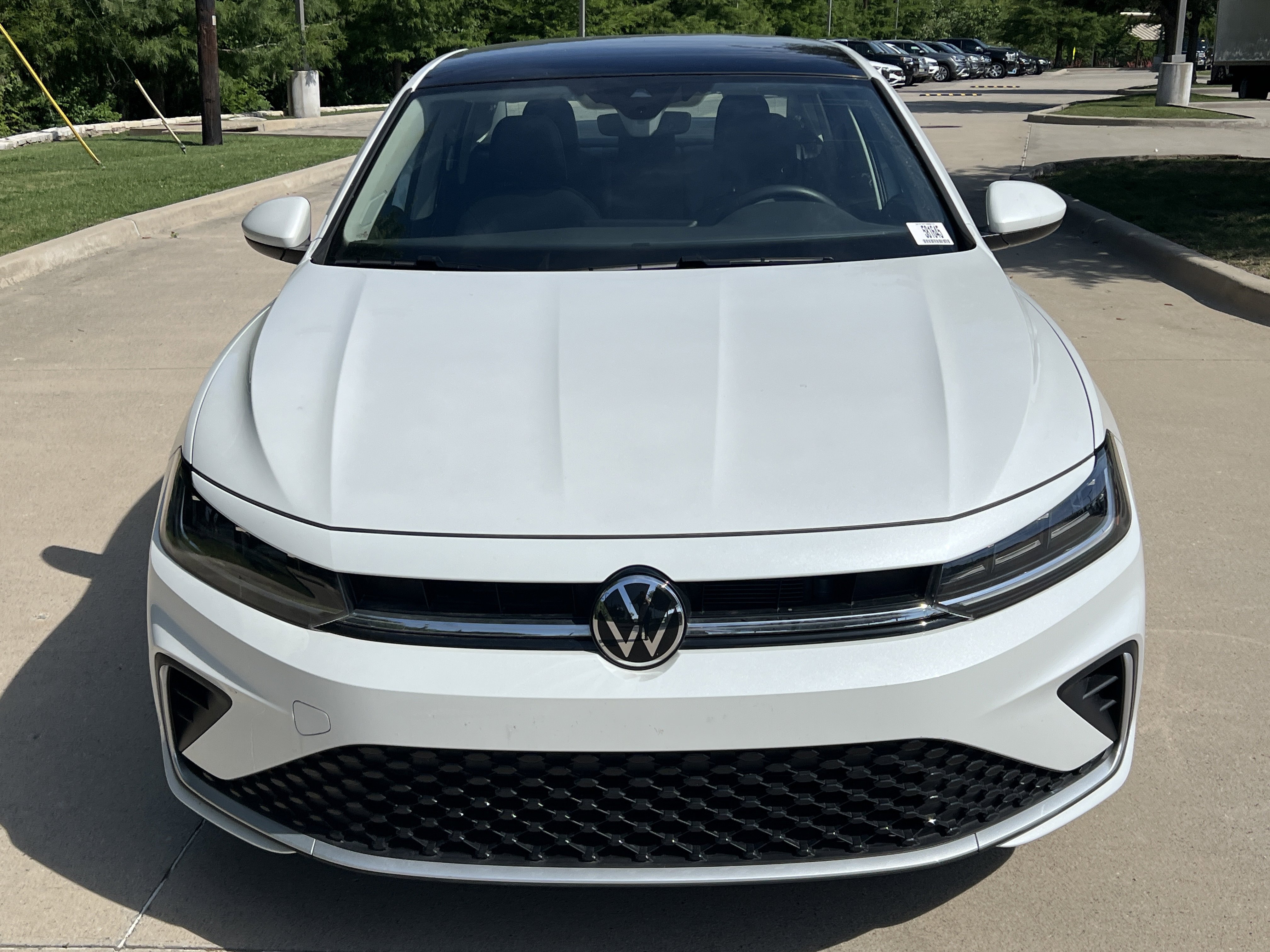 Used 2025 Volkswagen Jetta SE w/ Sunroof Package FWD image 3
