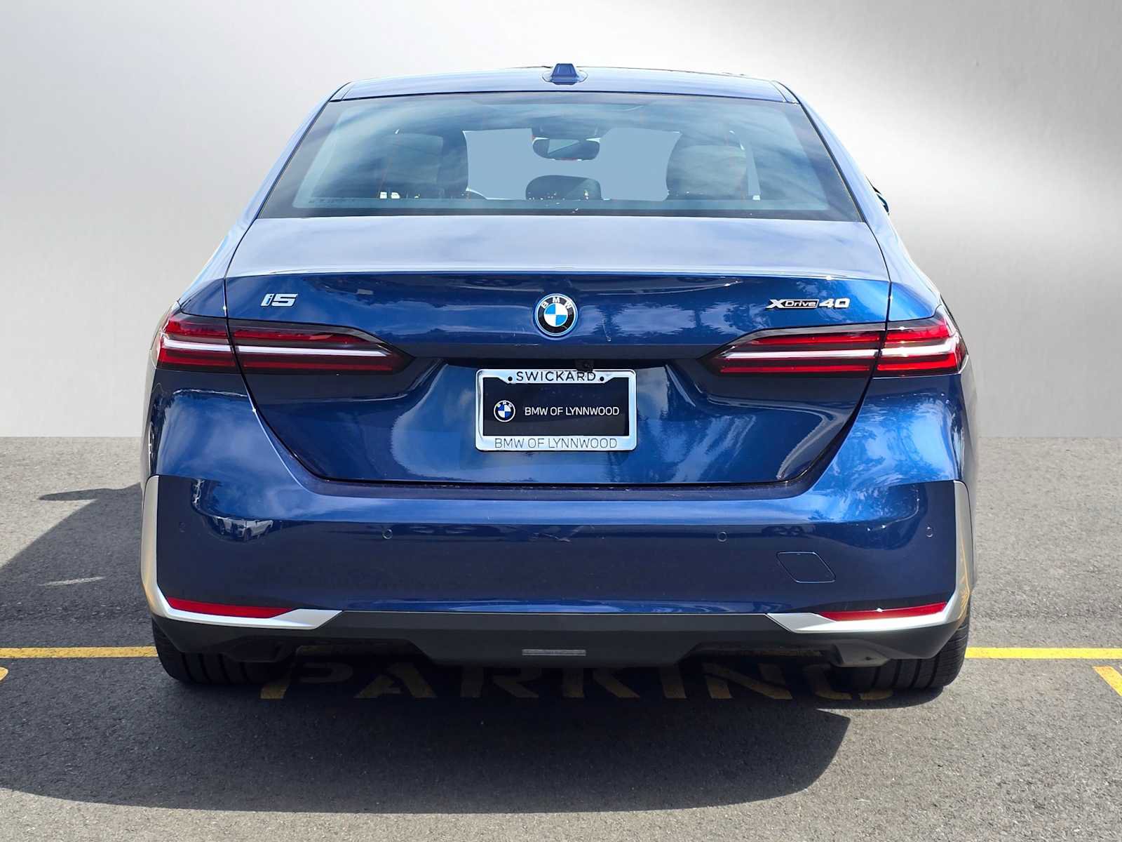 Used 2026 BMW i5 eDrive40 AWD/4WD image 4