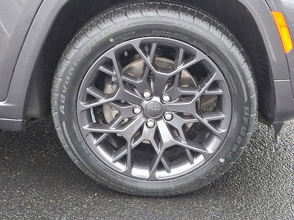 Used 2024 Jeep Grand Cherokee L Summit w/ Advanced Protech Group IV image 8