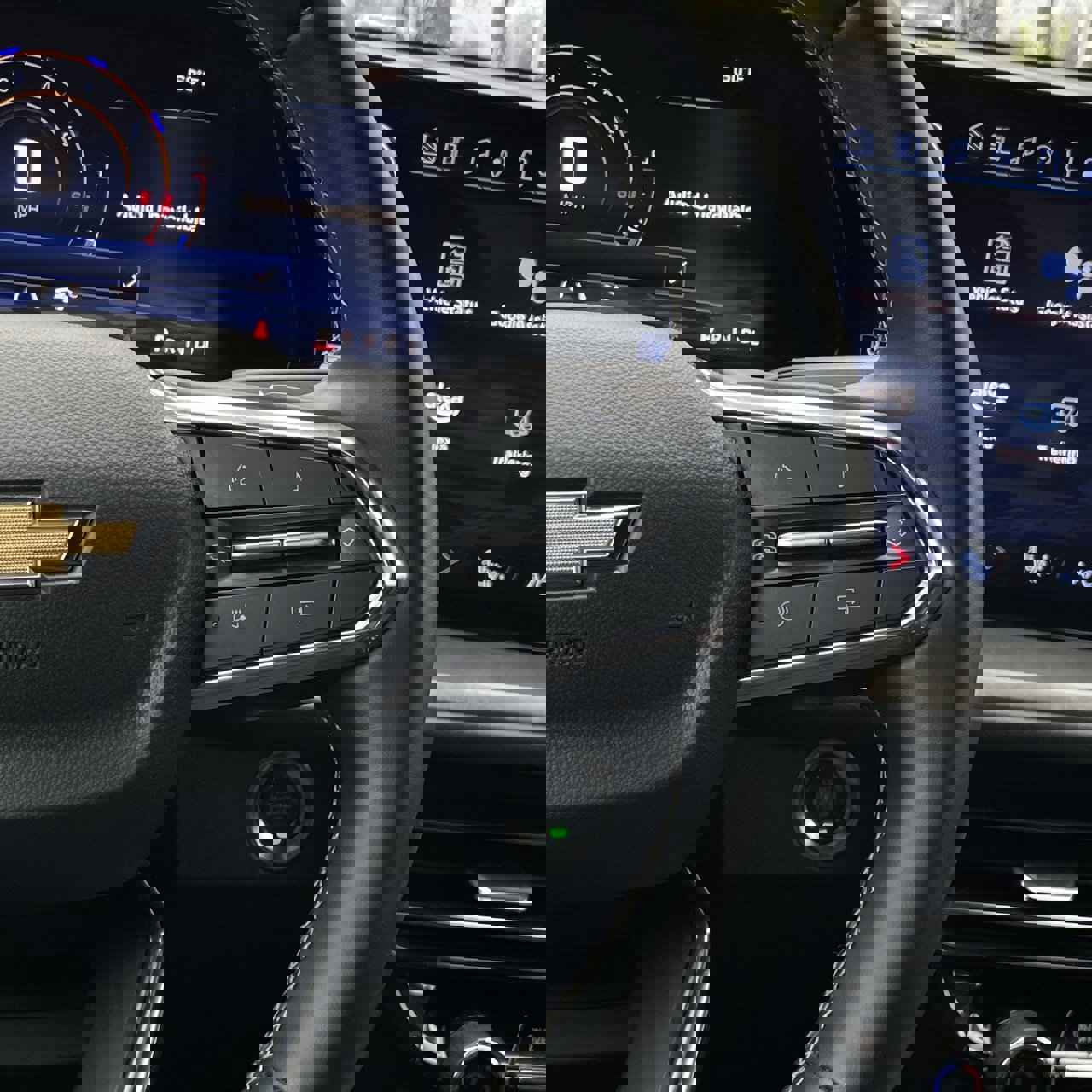 Used 2025 Chevrolet Traverse LT image 14