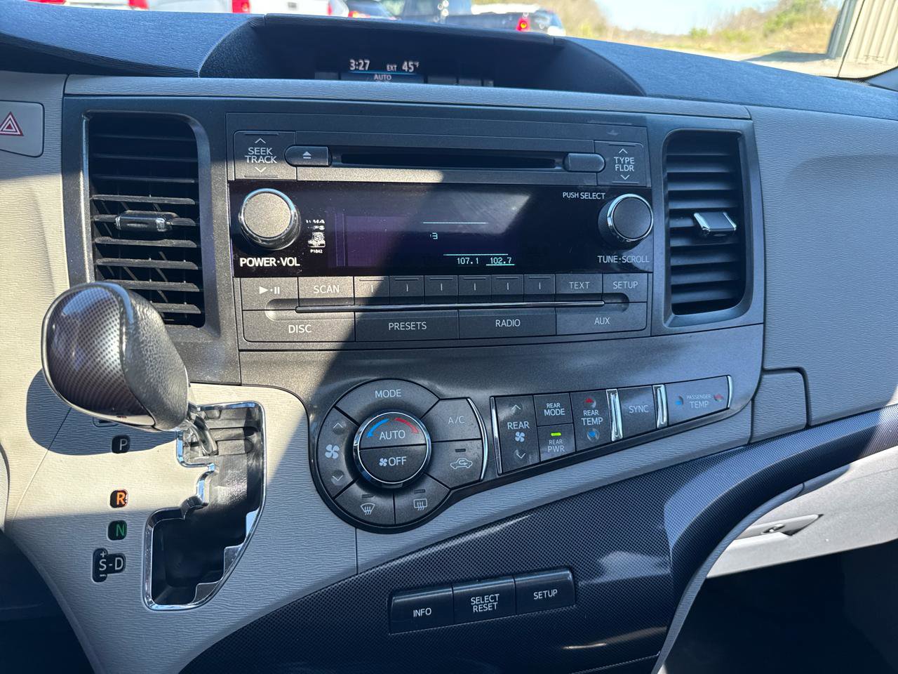 Used 2012 Toyota Sienna SE image 22