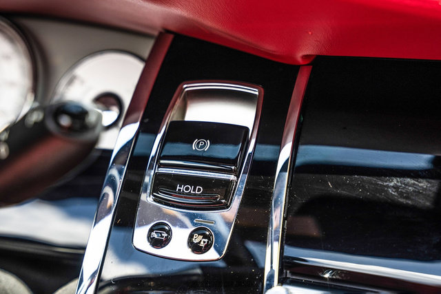 Used 2016 Rolls-Royce Dawn RWD image 48