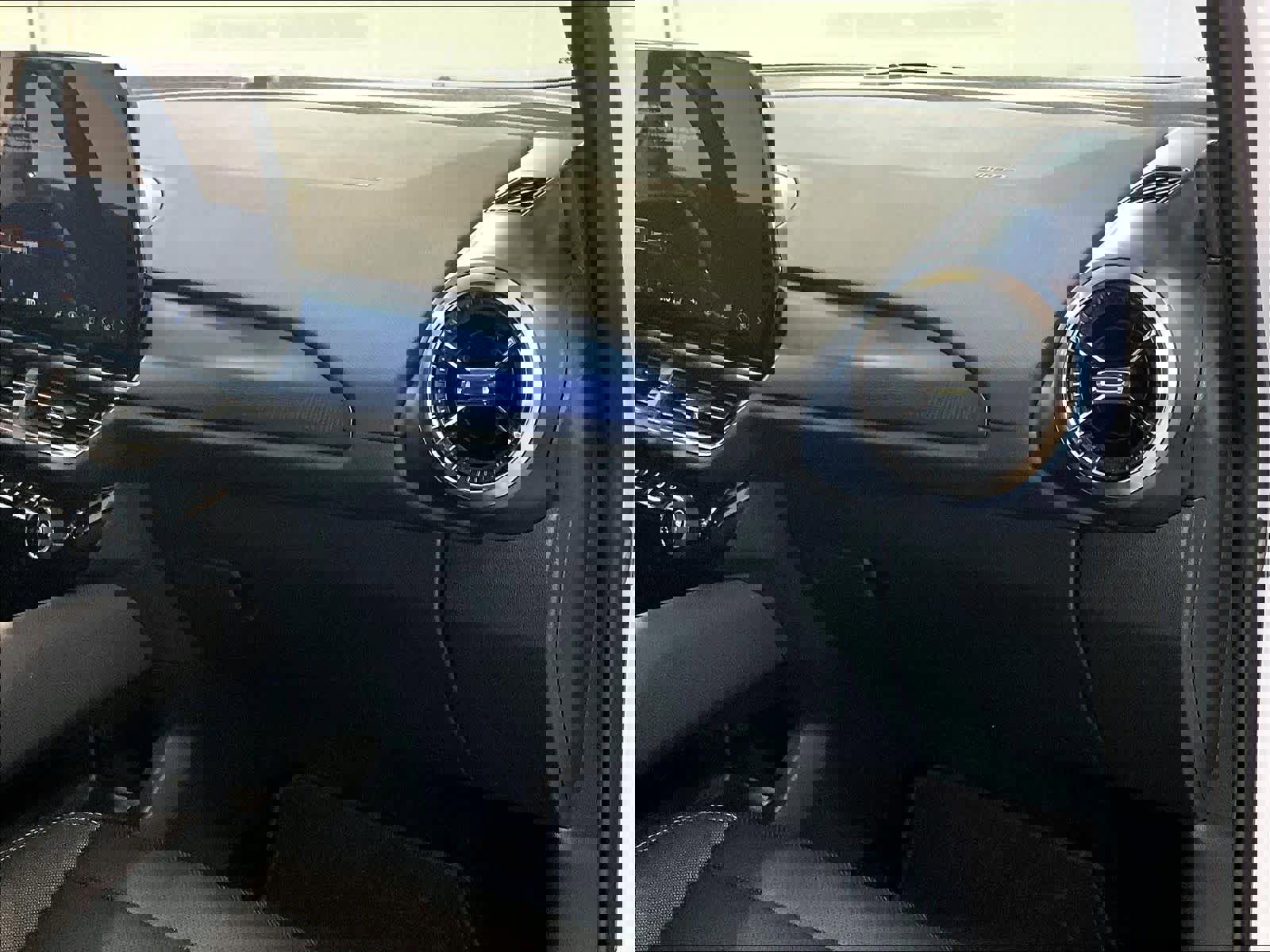 Used 2025 Chevrolet Equinox EV LT w/ Convenience Package image 13