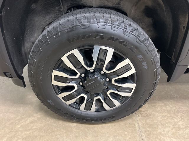 Used 2025 GMC Sierra 3500 Denali Ultimate image 9