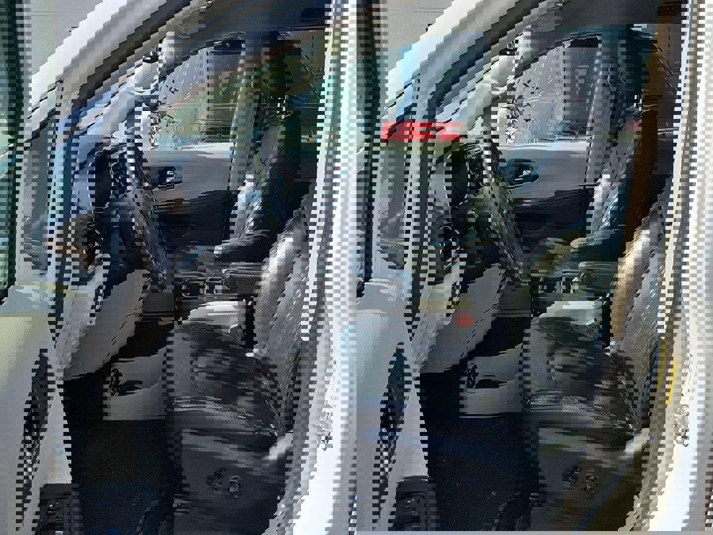 Used 2020 Chrysler Pacifica Touring-L image 6