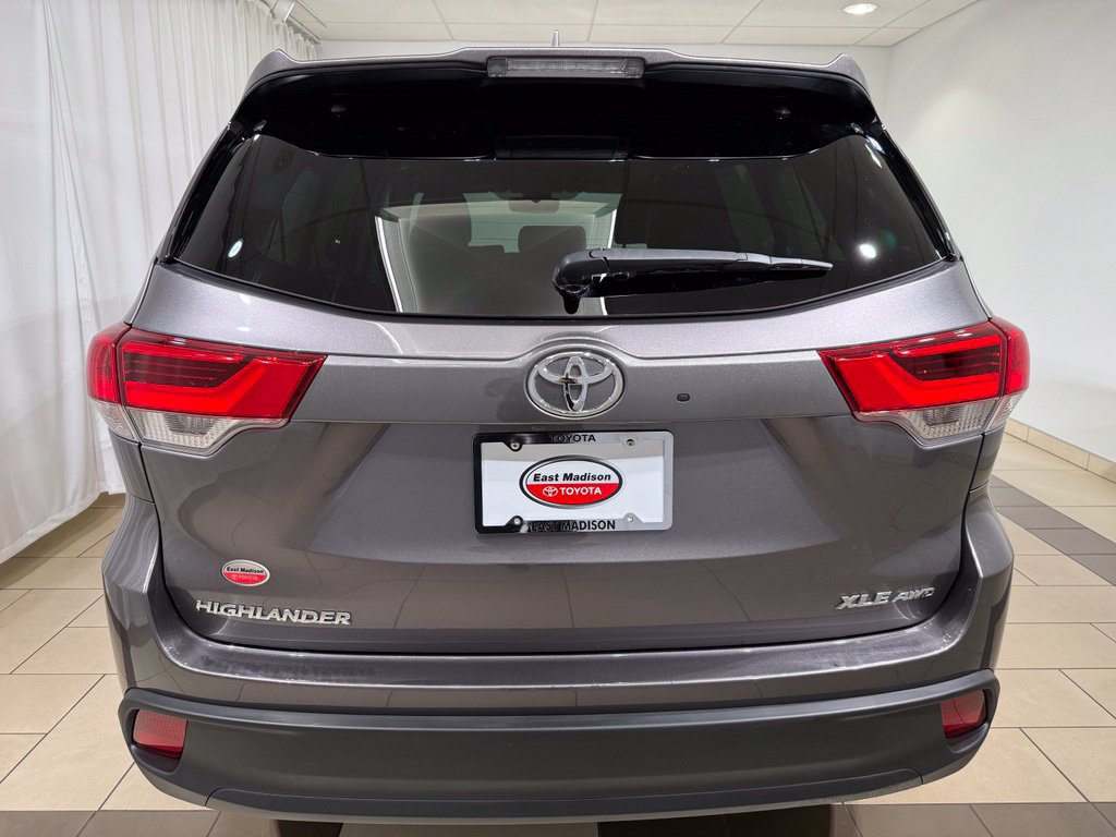 Used 2019 Toyota Highlander XLE AWD/4WD image 4