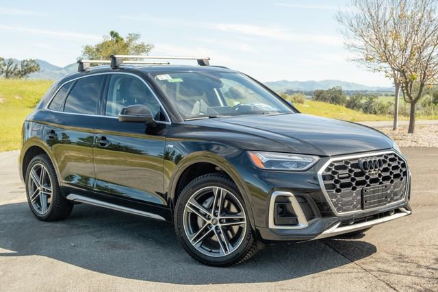 Used 2021 Audi Q5 e Premium Plus w/ Premium Plus Package image 3