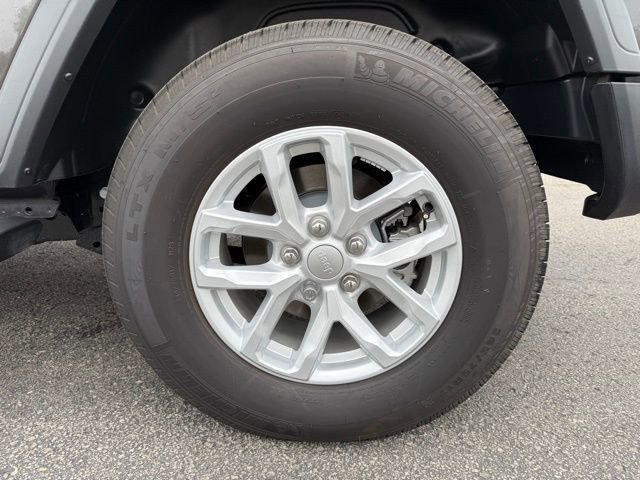 Used 2023 Jeep Wrangler Sport S image 7