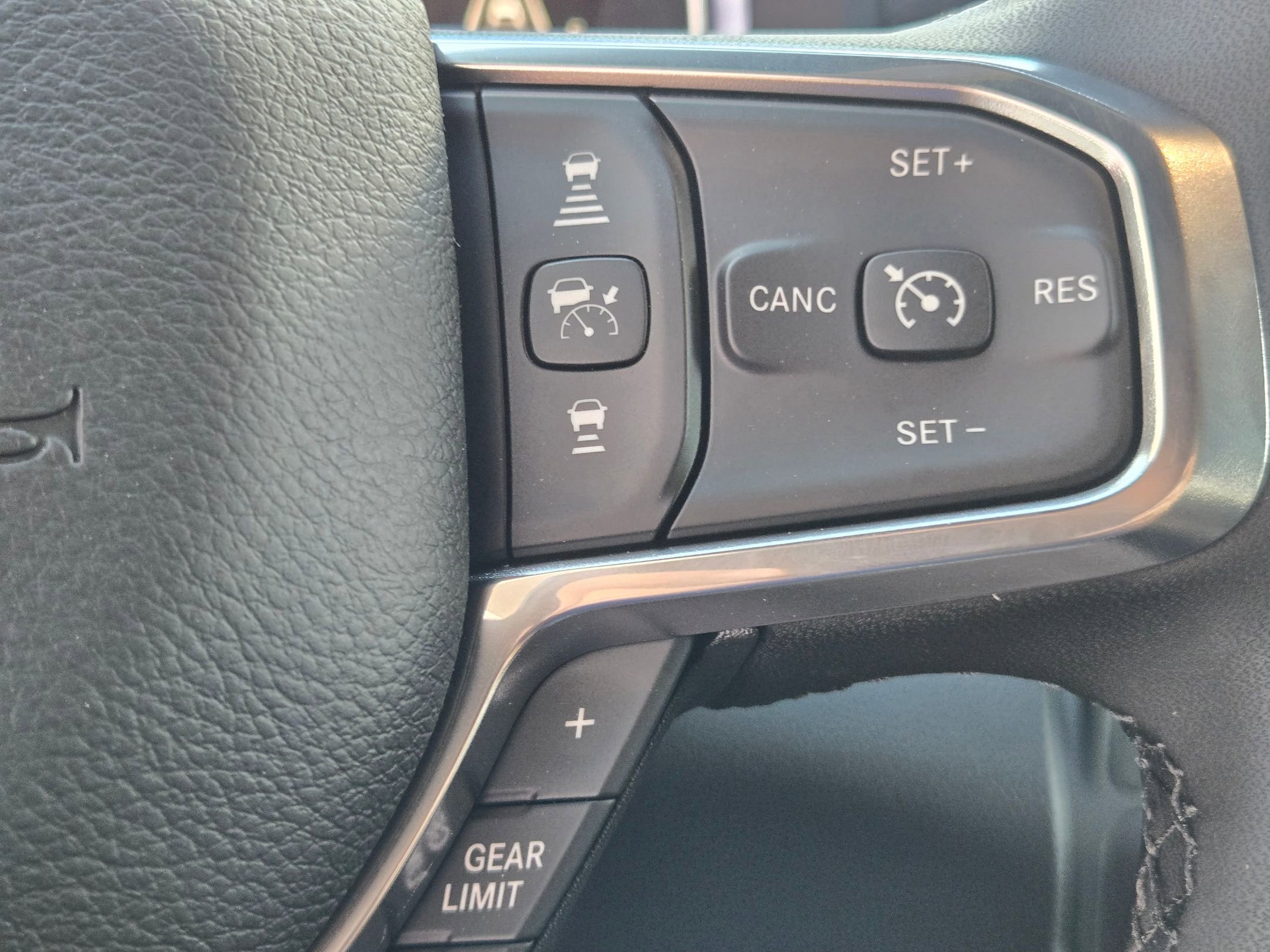 New 2026 RAM 2500 Laramie AWD/4WD image 27