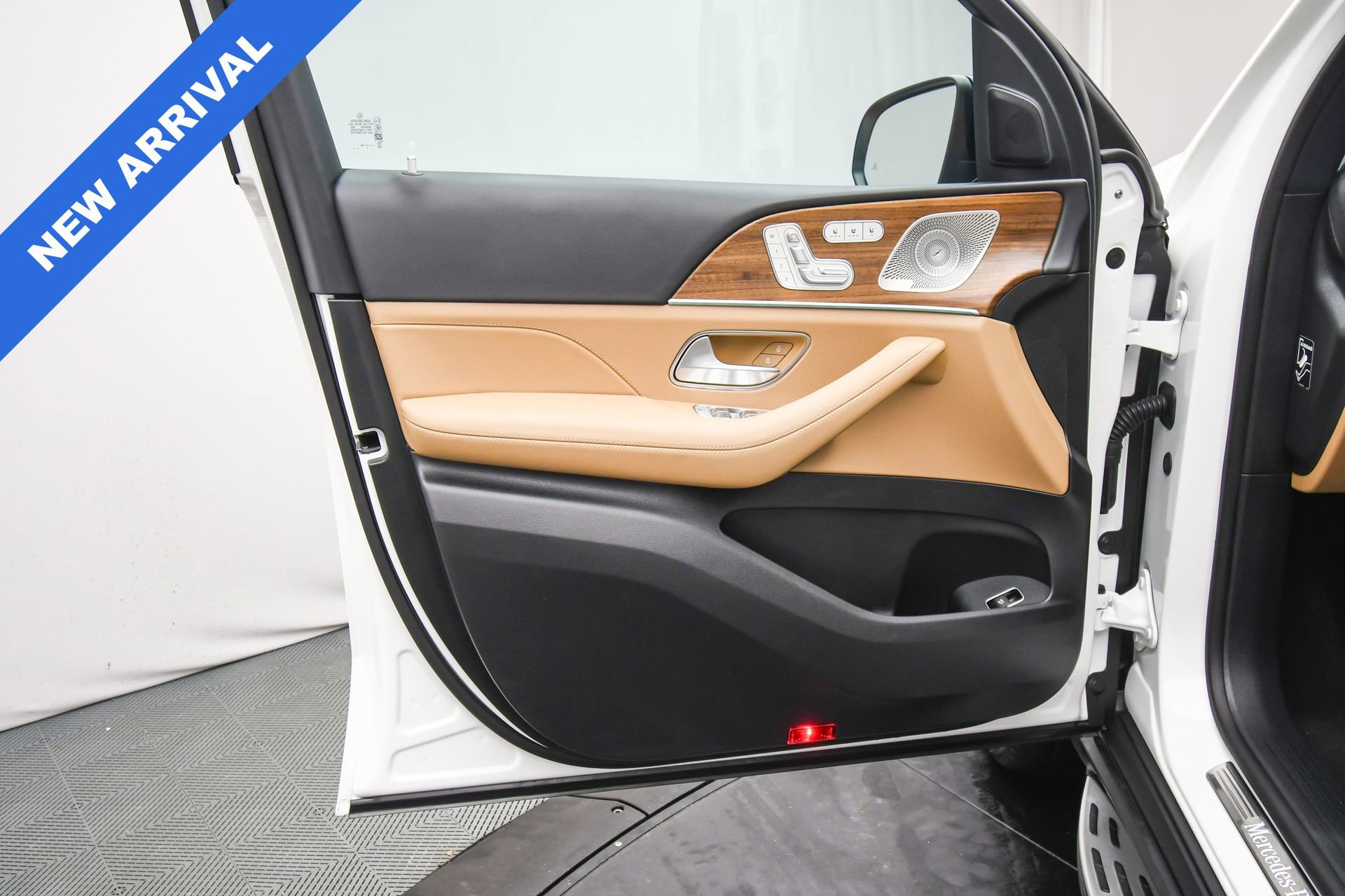 Used 2025 Mercedes-Benz GLS 450 4MATIC image 46