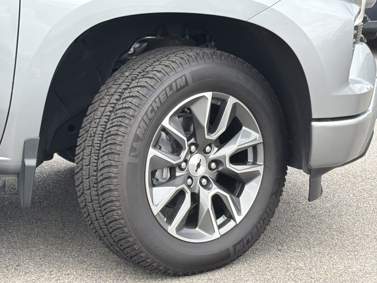 Used 2024 Chevrolet Silverado 1500 RST AWD/4WD image 5