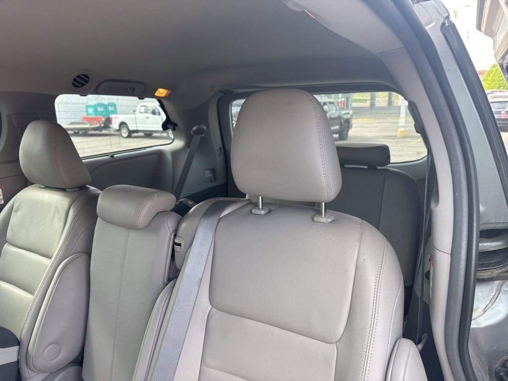Used 2017 Toyota Sienna XLE image 20