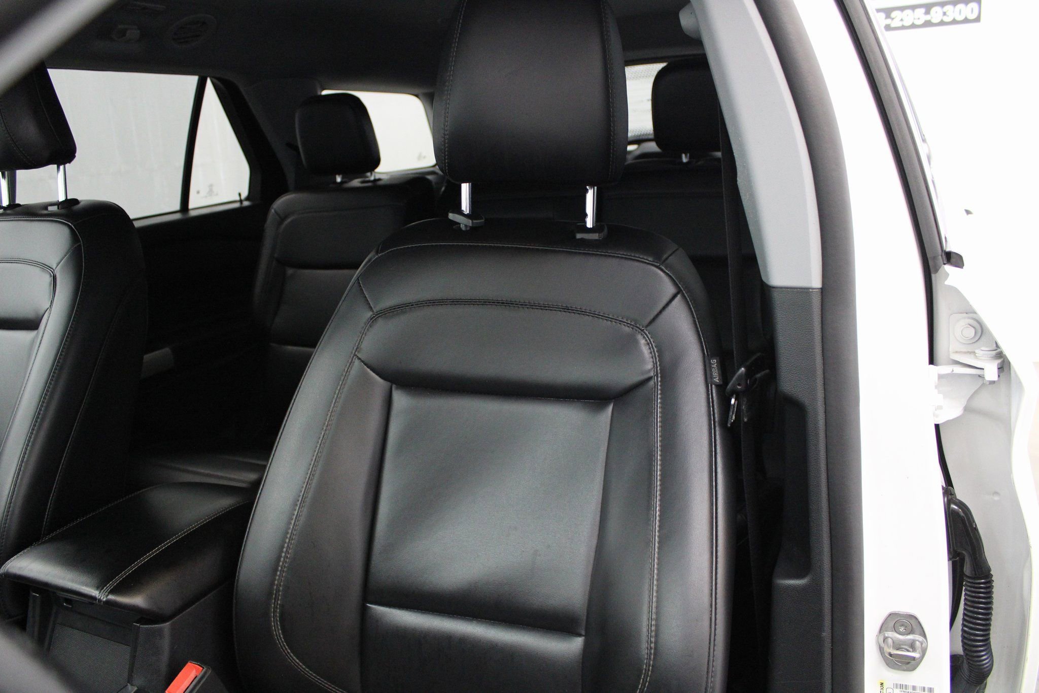 Used 2021 Ford Explorer XLT w/ Equipment Group 202A image 18