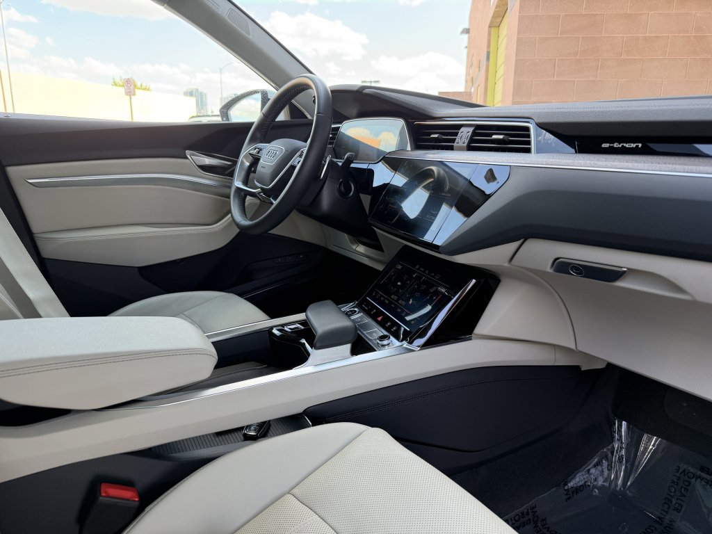 Used 2024 Audi Q8 e-tron Premium Plus w/ Premium Plus Package image 47