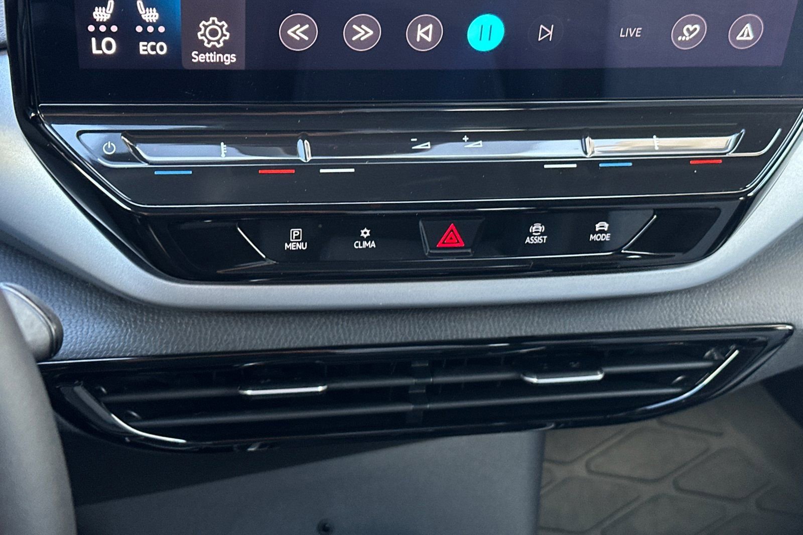 Used 2023 Volkswagen ID.4 Pro image 21